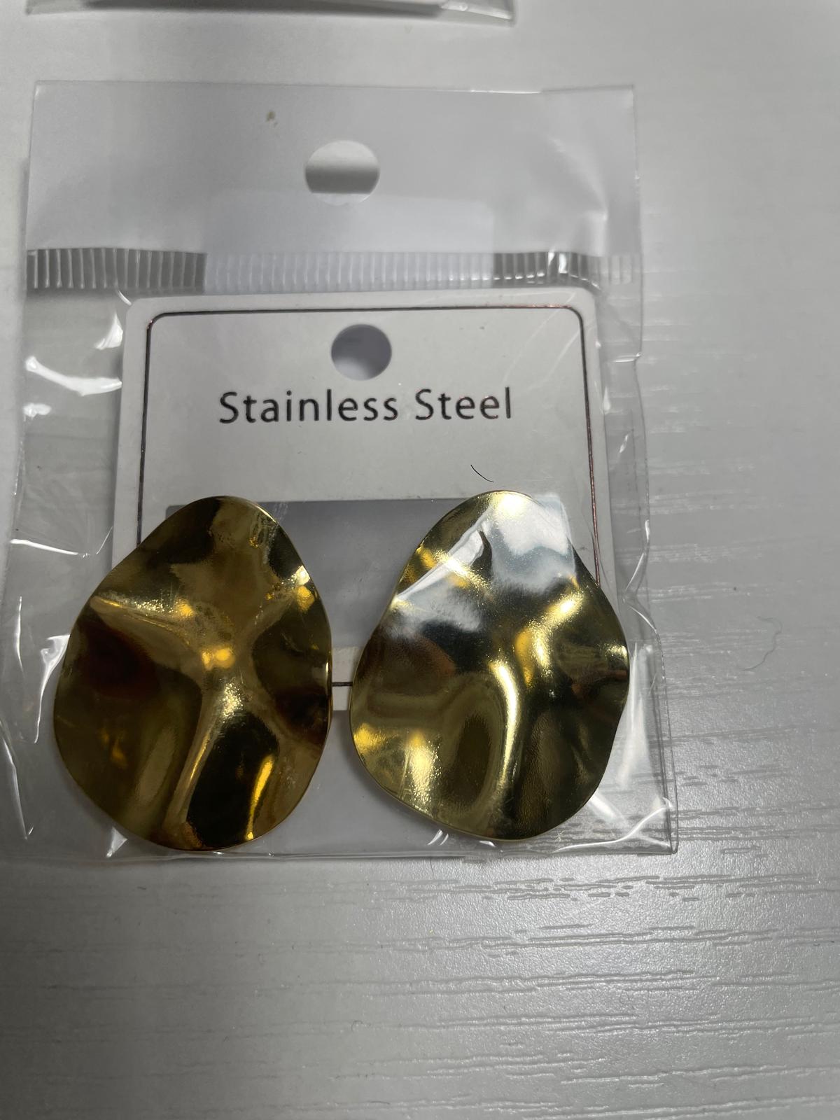 Gold rumpled oval earrings