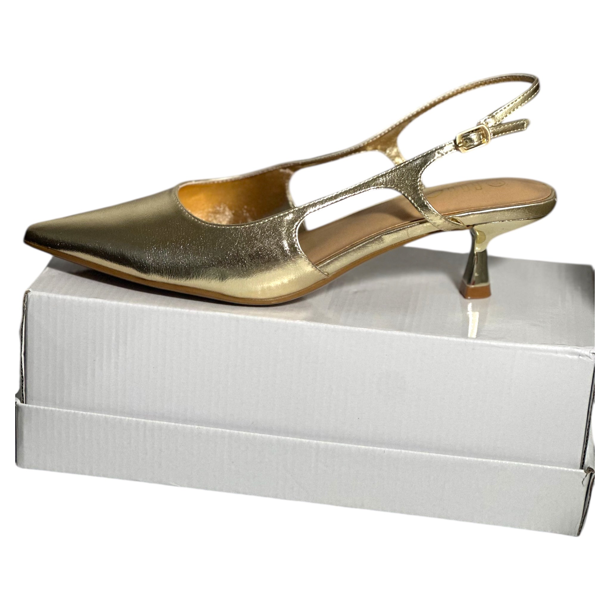 Gold kitten-heeled shoe